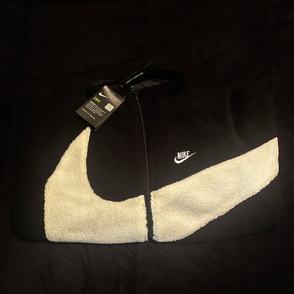 Nike Big Swoosh Jacket - Picture 2 of 5